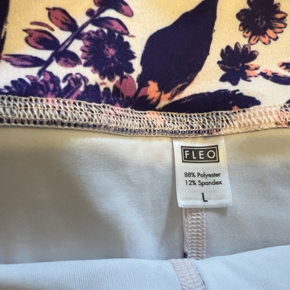 Fleo shorts large.  Never worn only tried on - Picture 4 of 5